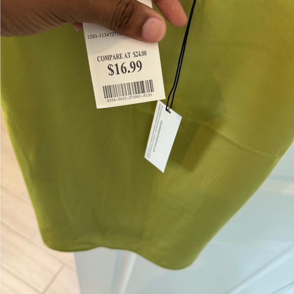 Green Camisole top from cupcake and cashmere size small. Brand new with tag - Picture 2 of 5